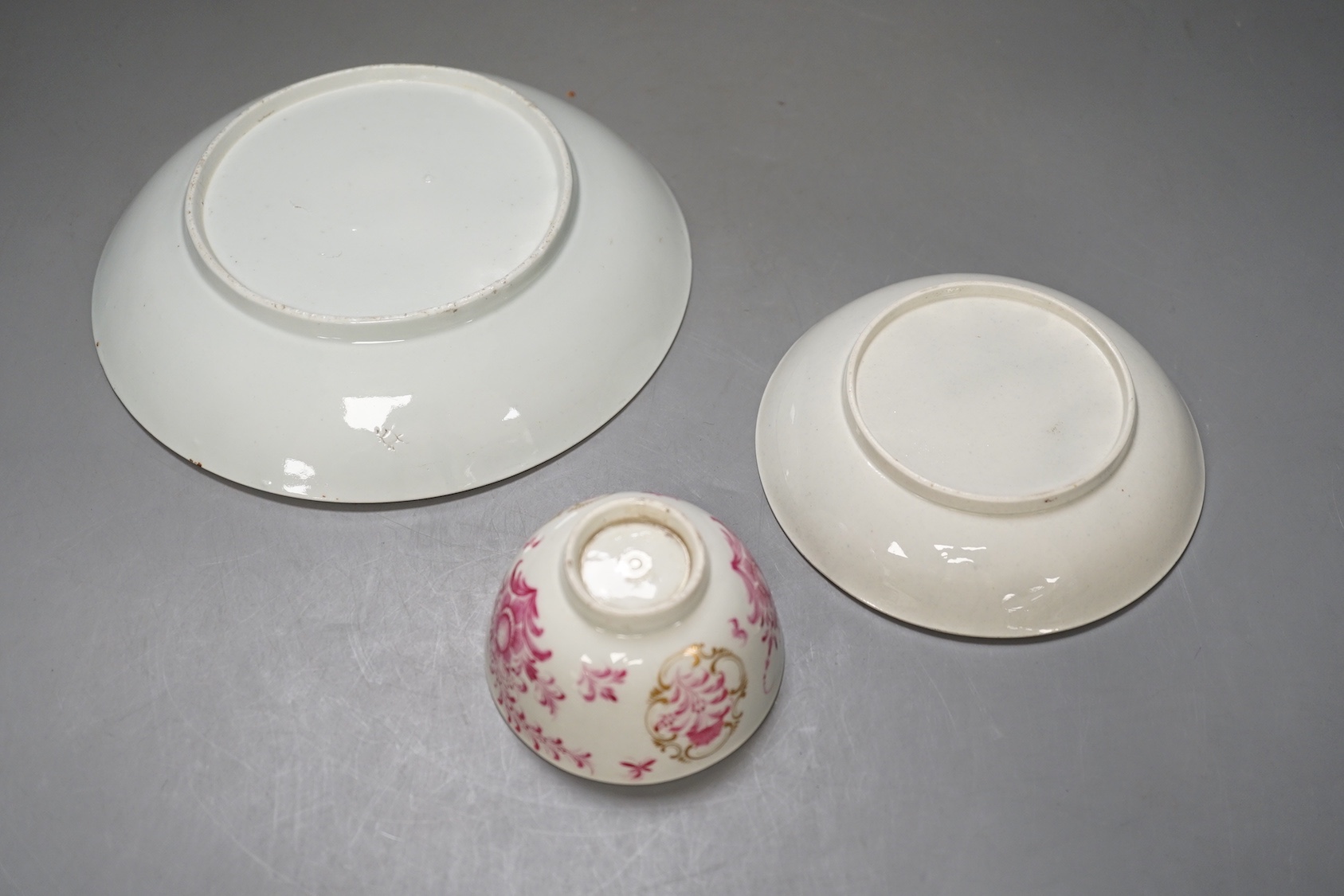 Worcester Meissen style teawares with puce flowers a teabowl and saucer, and a saucer shaped dish c. 1765